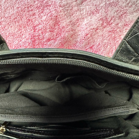 Classic style vegan handbag - Picture 9 of 9